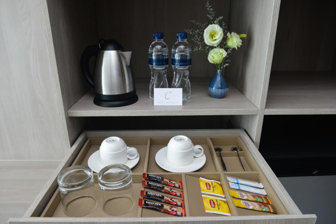 Centre Point Hotel Terminal21 Korat Накхонратчасіма Екстер'єр фото A tea and coffee tray in a hotel room