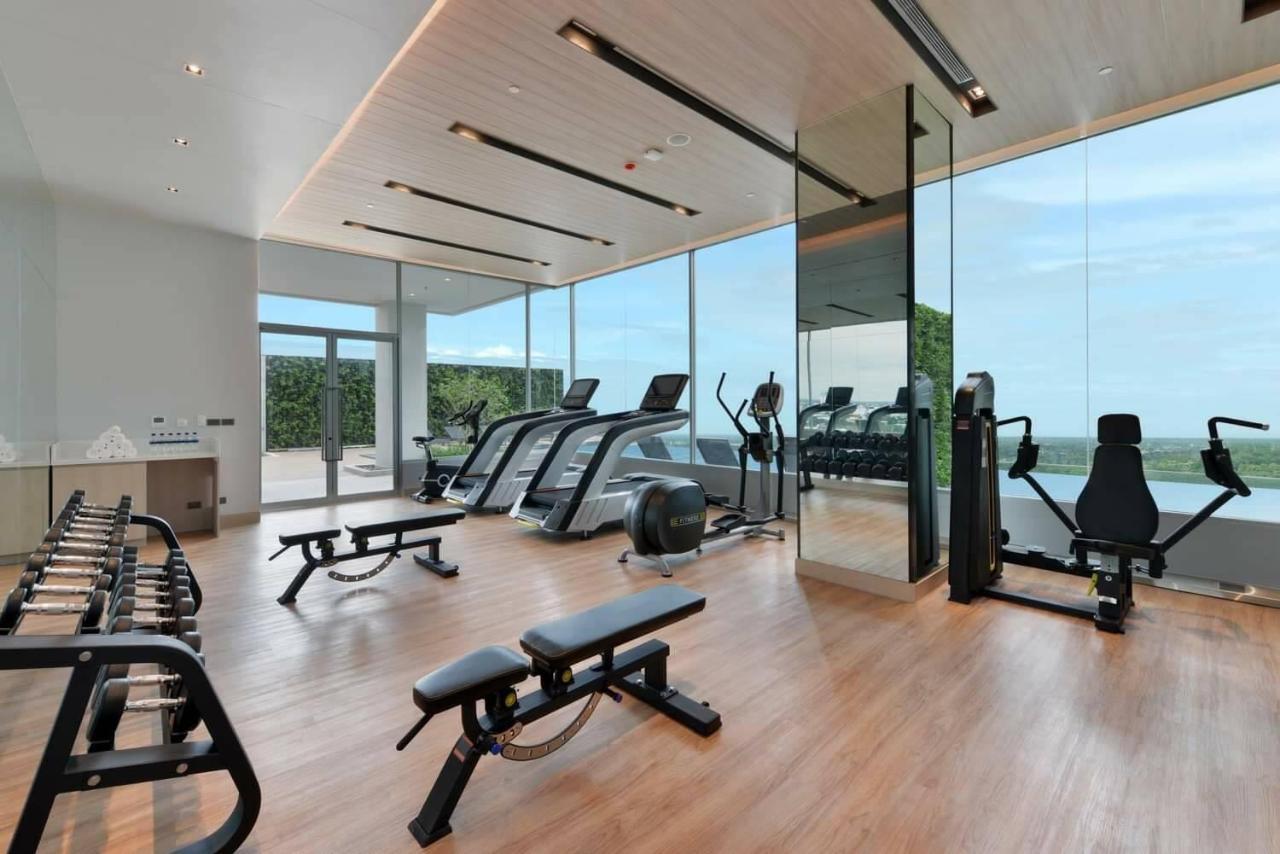 Centre Point Hotel Terminal21 Korat Накхонратчасіма Екстер'єр фото The gym at the hotel
