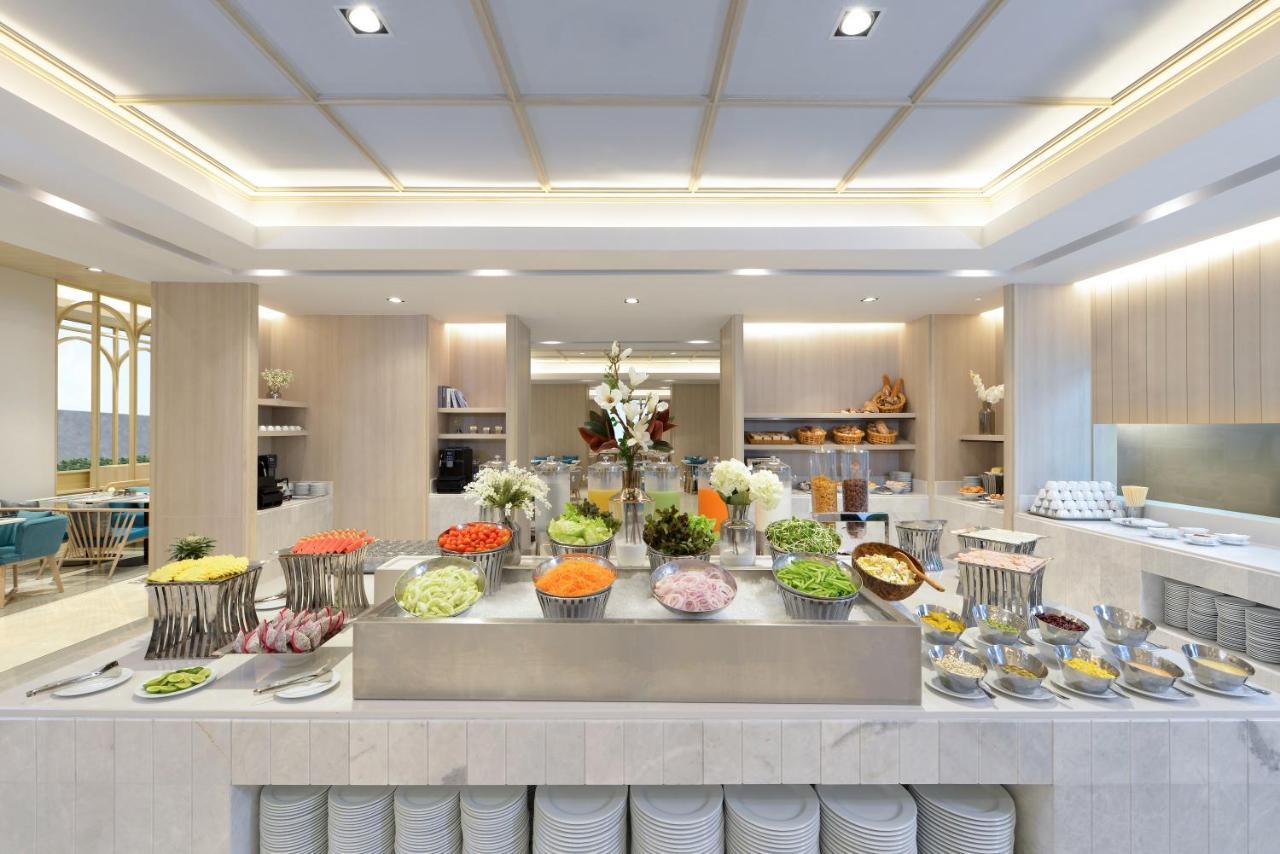 Centre Point Hotel Terminal21 Korat Накхонратчасіма Екстер'єр фото The buffet at the hotel