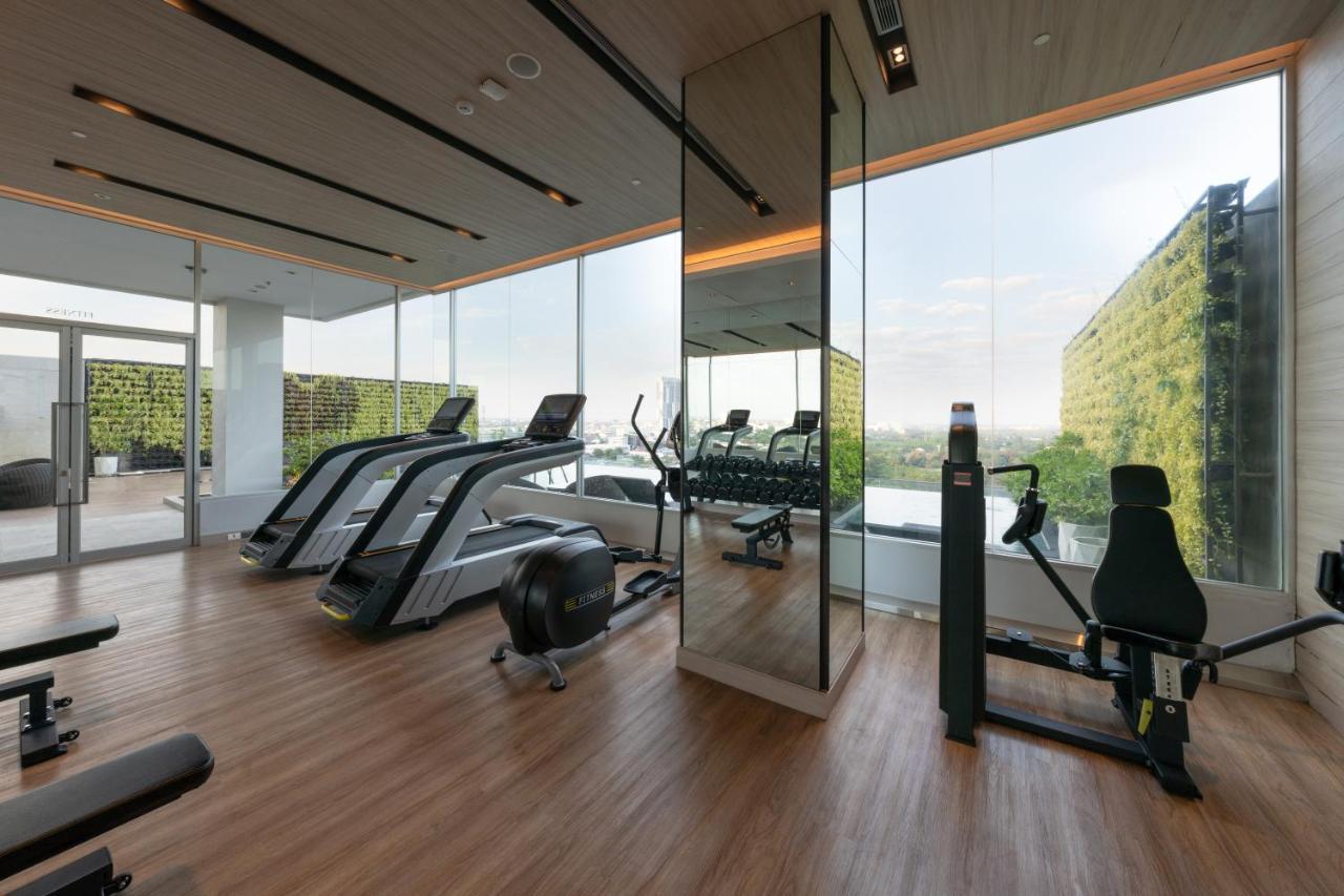 Centre Point Hotel Terminal21 Korat Накхонратчасіма Екстер'єр фото The gym at the hotel