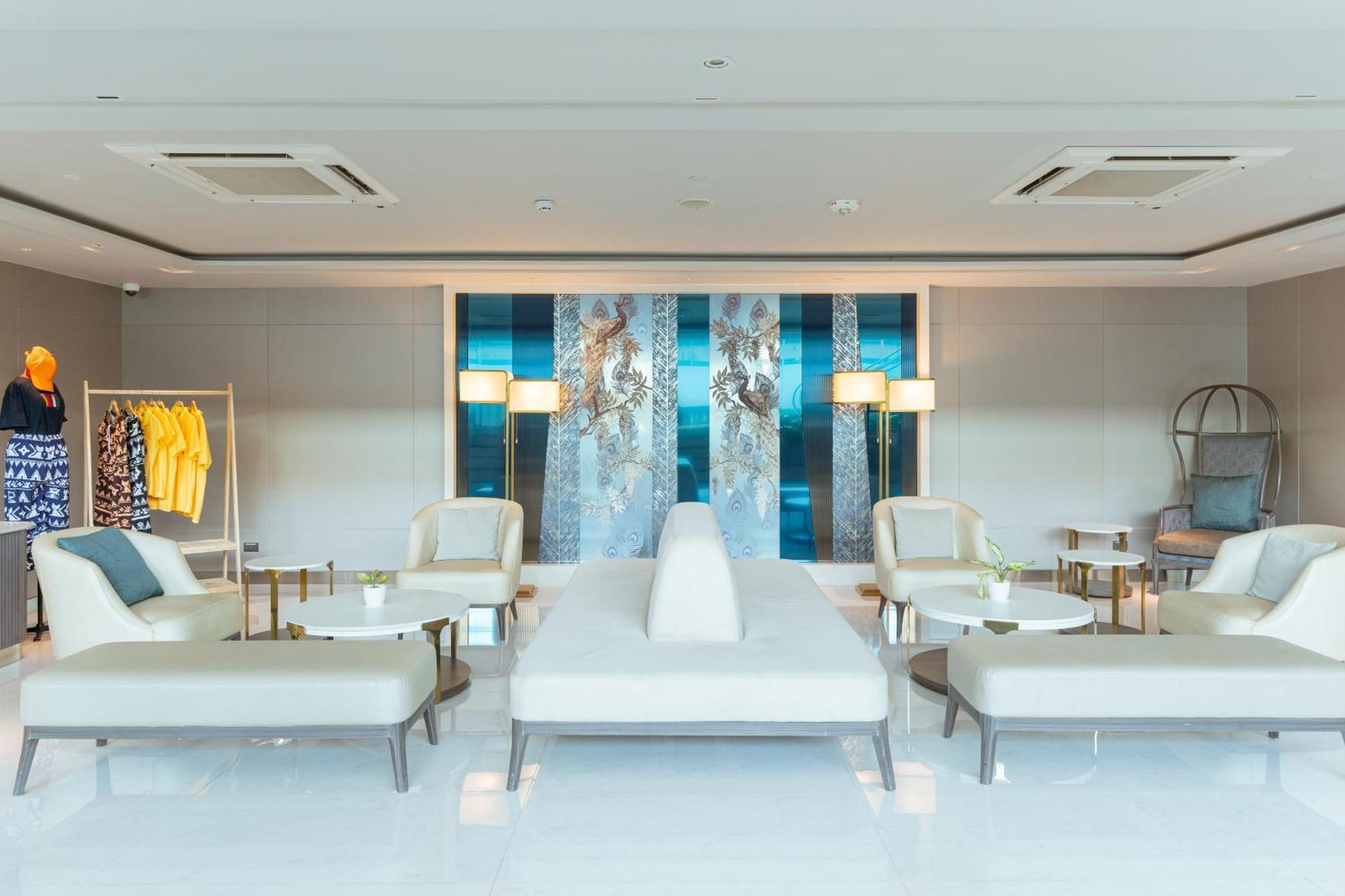 Centre Point Hotel Terminal21 Korat Накхонратчасіма Екстер'єр фото The lounge at the airport